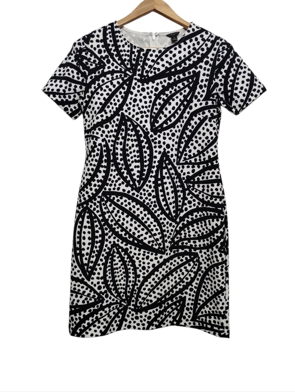 Ann Taylor Dress Black and White Graphic Leaf-print Short Sleeve Sheath Sz 6P